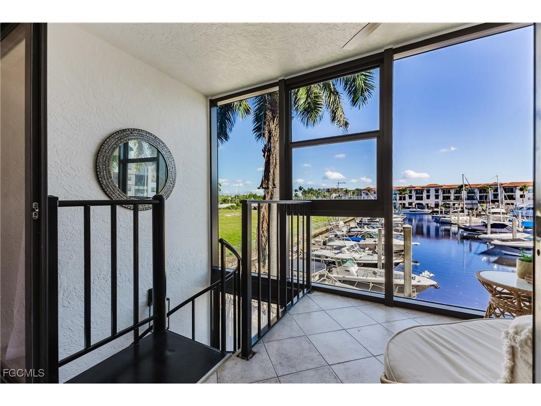 801 River Point Drive #102A Naples FL 34102 2025018135 image2