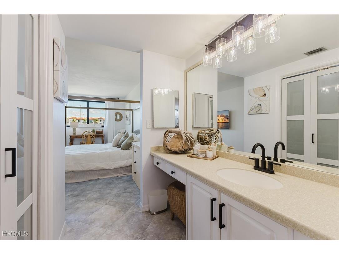 801 River Point Drive #102A Naples FL 34102 2025018135 image20