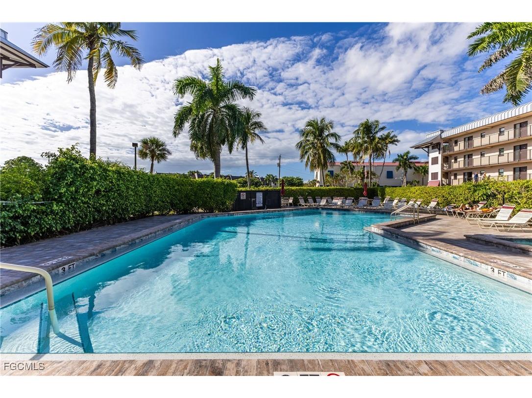 801 River Point Drive #102A Naples FL 34102 2025018135 image28