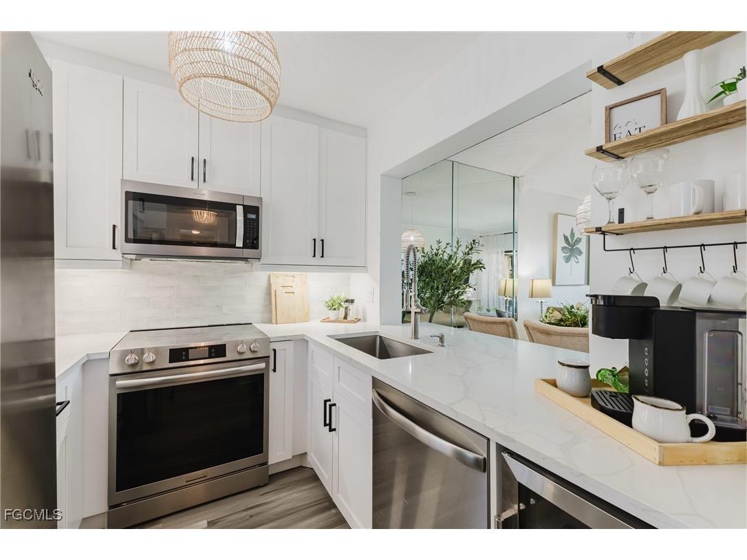 801 River Point Drive #102A Naples FL 34102 2025018135 image3