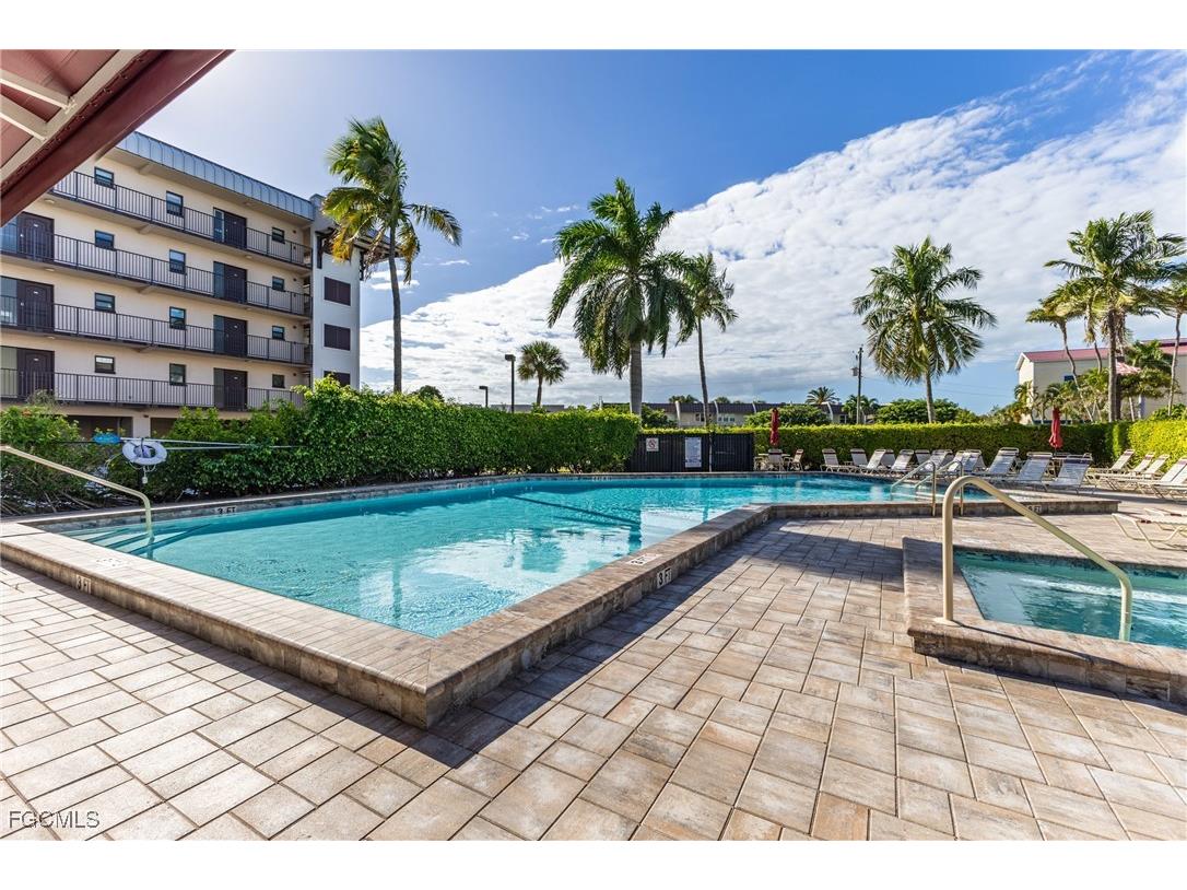 801 River Point Drive #102A Naples FL 34102 2025018135 image30