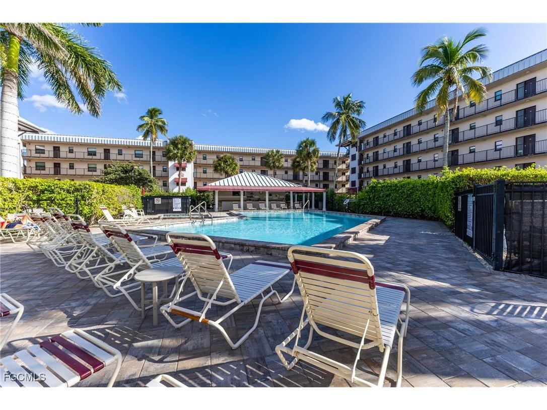 801 River Point Drive #102A Naples FL 34102 2025018135 image31