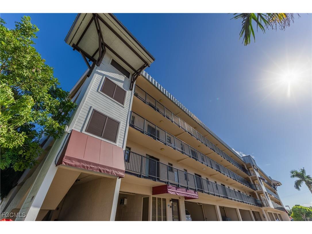 801 River Point Drive #102A Naples FL 34102 2025018135 image34