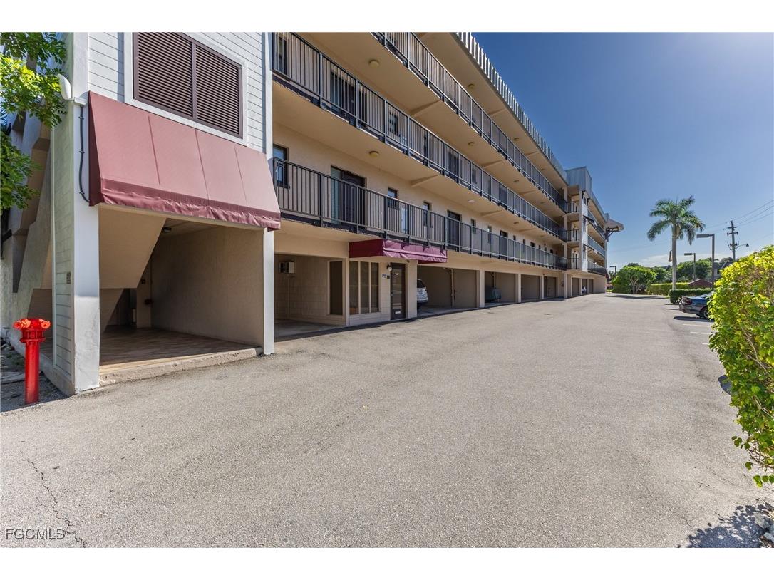801 River Point Drive #102A Naples FL 34102 2025018135 image35