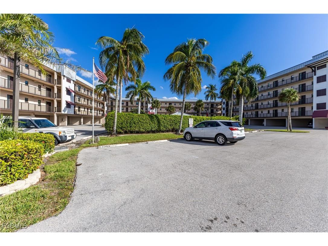 801 River Point Drive #102A Naples FL 34102 2025018135 image37
