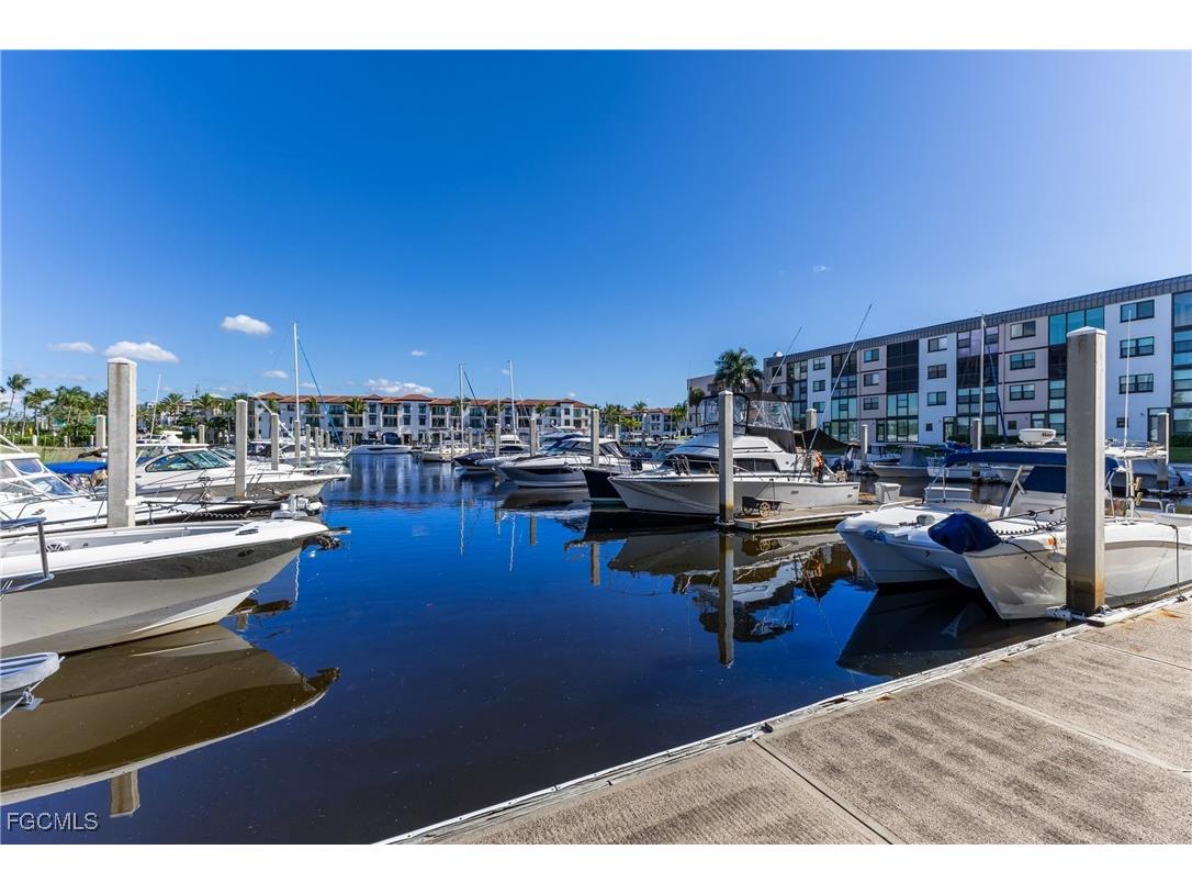 801 River Point Drive #102A Naples FL 34102 2025018135 image39