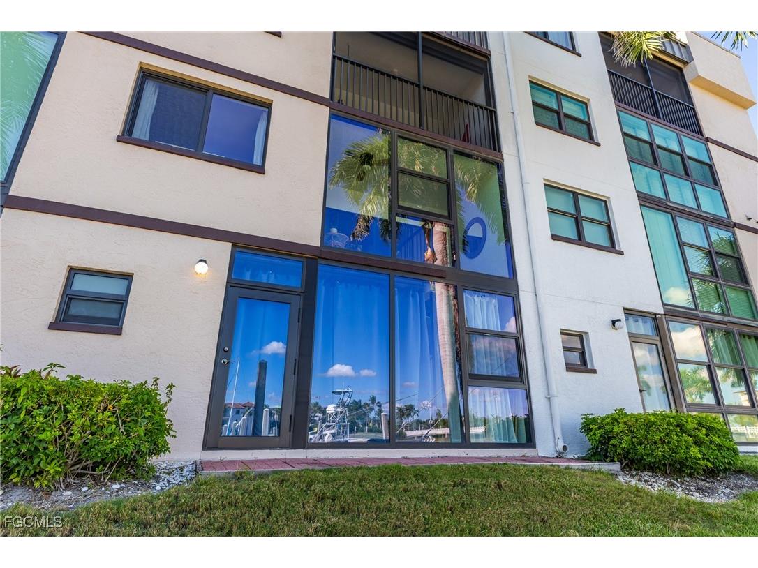 801 River Point Drive #102A Naples FL 34102 2025018135 image40