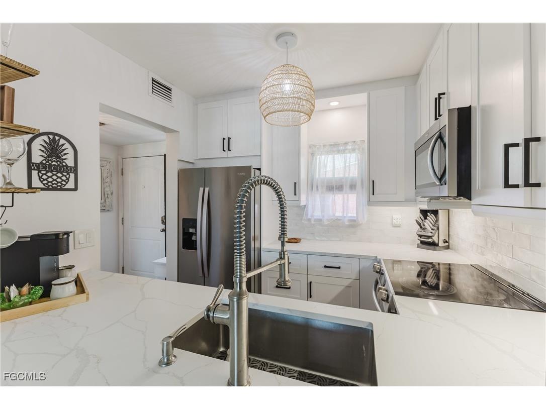 801 River Point Drive #102A Naples FL 34102 2025018135 image7