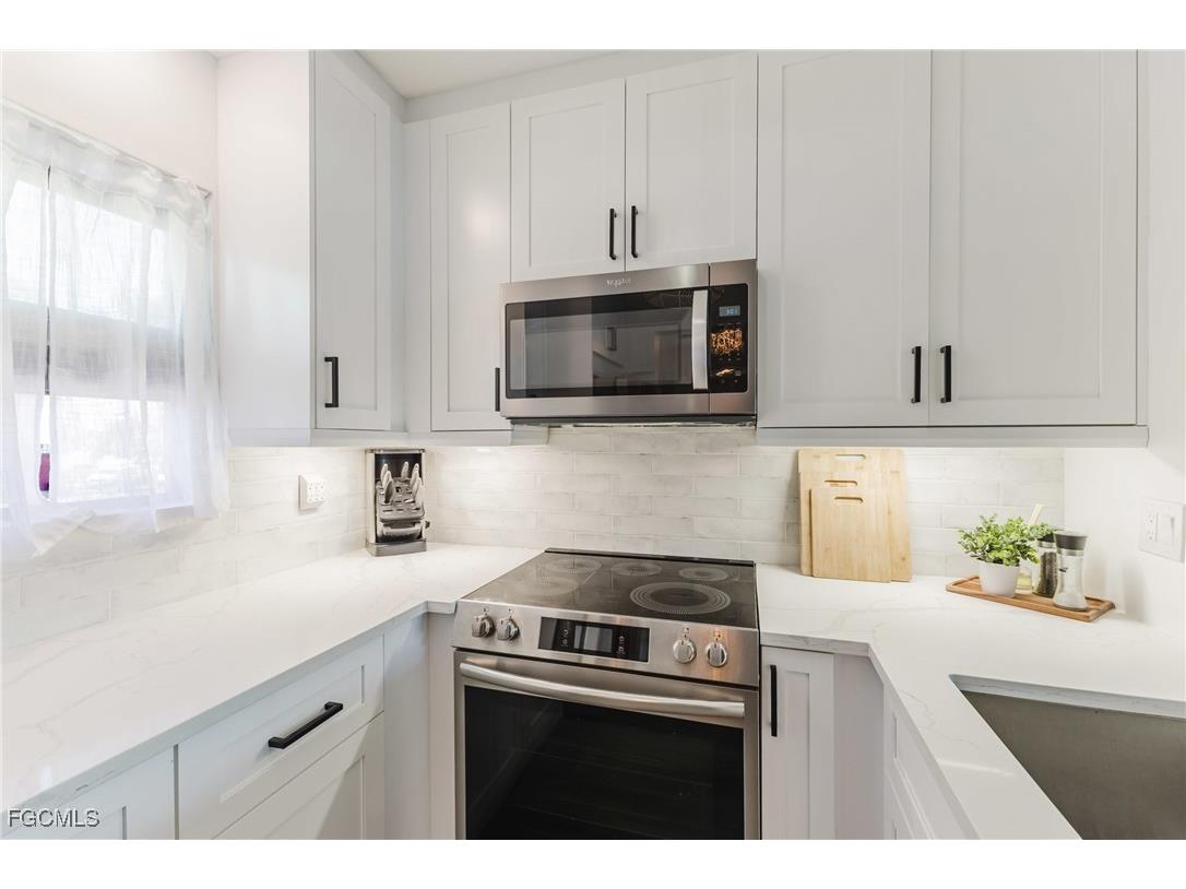 801 River Point Drive #102A Naples FL 34102 2025018135 image8