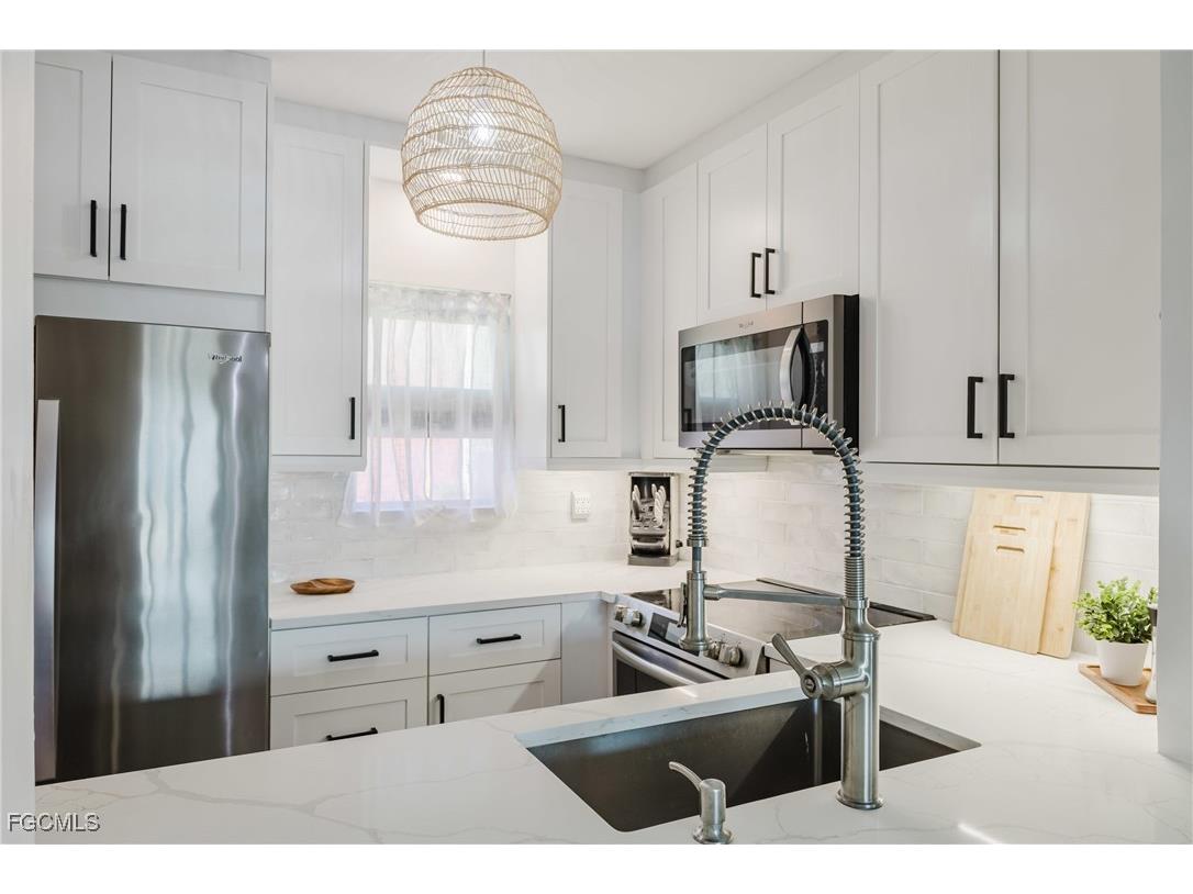 801 River Point Drive #102A Naples FL 34102 2025018135 image9