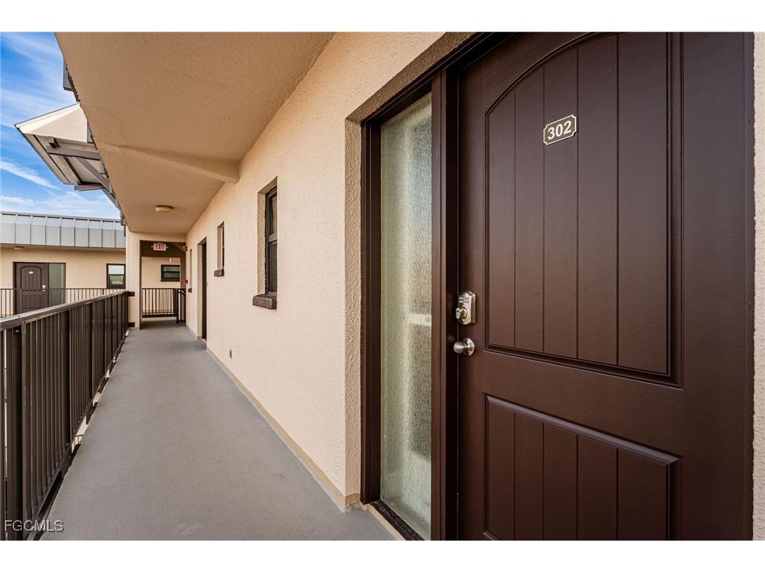 801 River Point Drive #201A Naples FL 34102 2025020295 image17