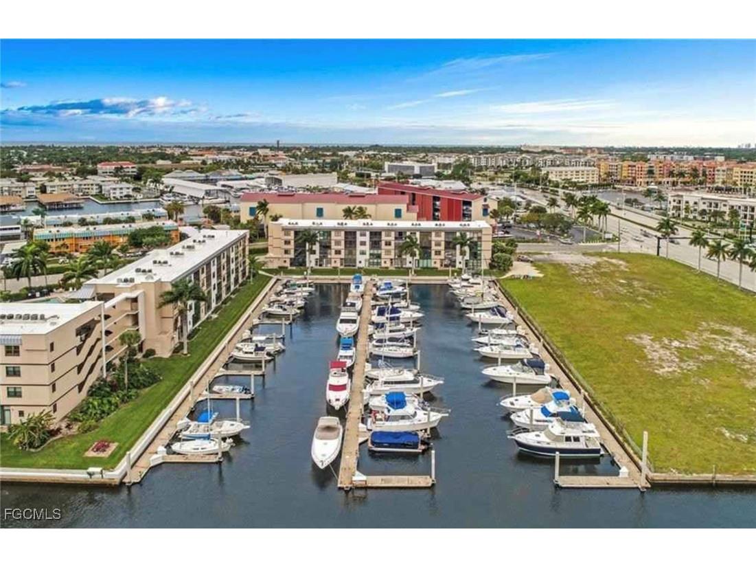 801 River Point Drive #201A Naples FL 34102 2025020295 image2