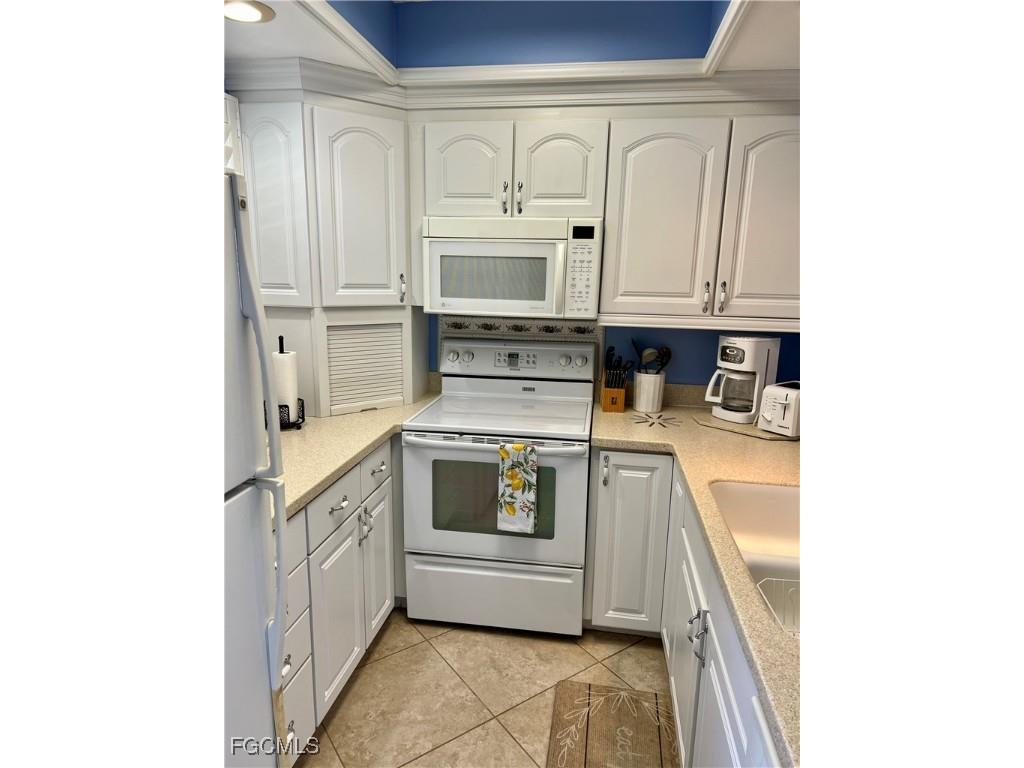 801 River Point Drive #201A Naples FL 34102 2025020295 image8