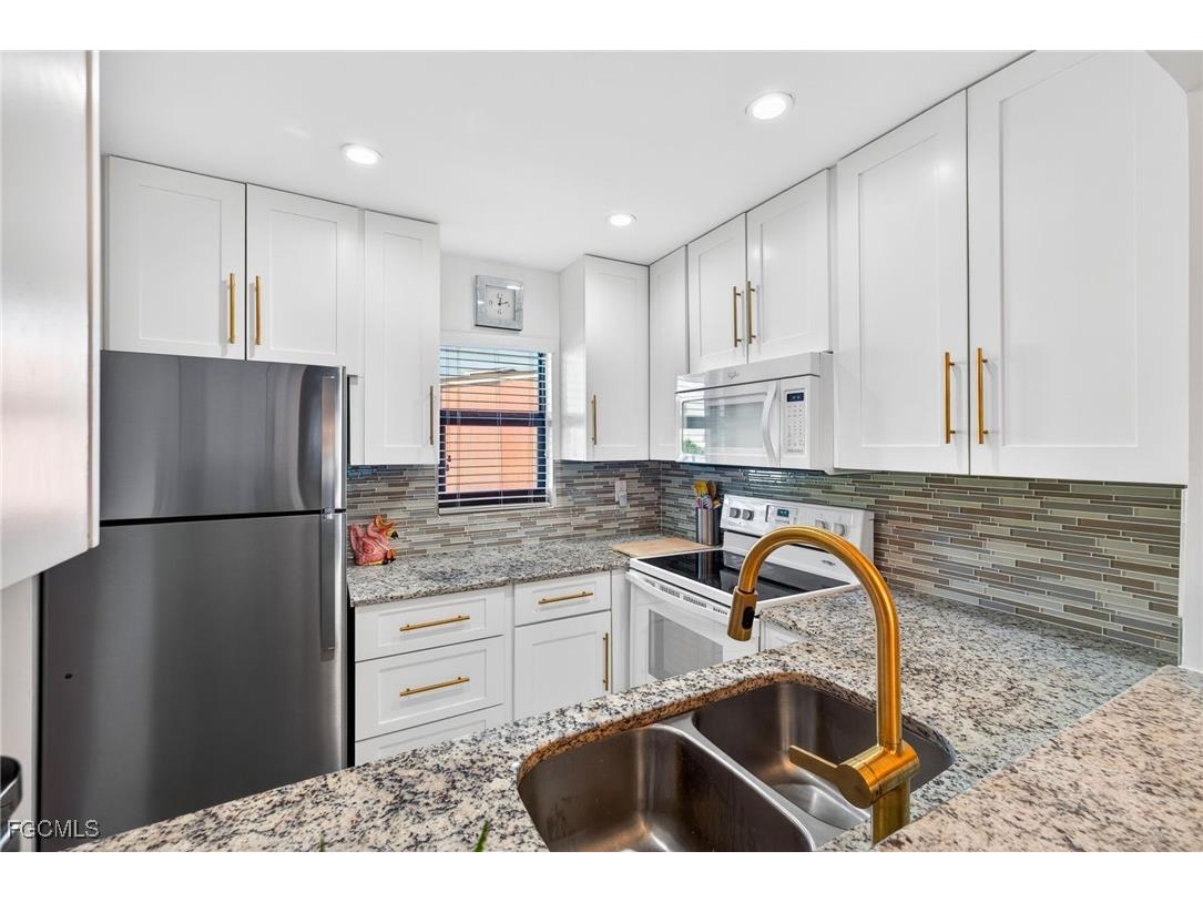 801 River Point Drive #203A Naples FL 34102 2025024343 image10