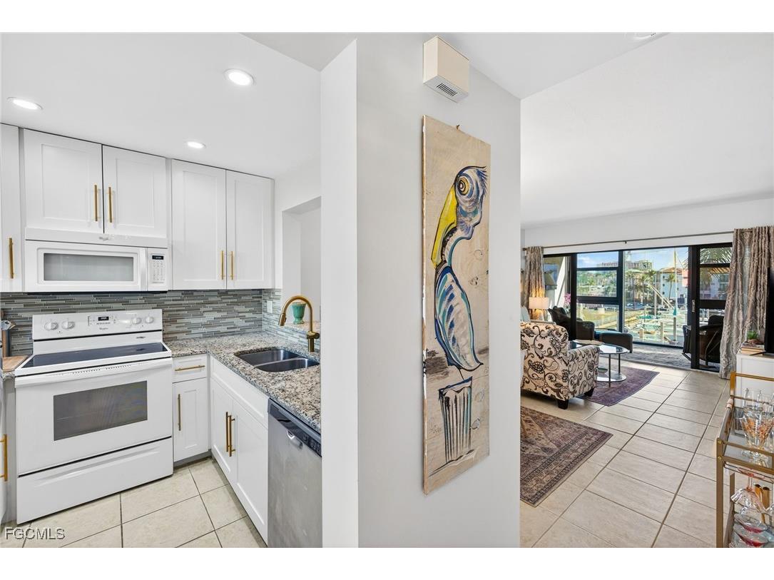 801 River Point Drive #203A Naples FL 34102 2025024343 image11