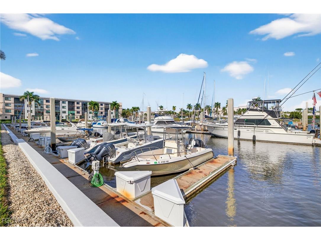 801 River Point Drive #203A Naples FL 34102 2025024343 image25