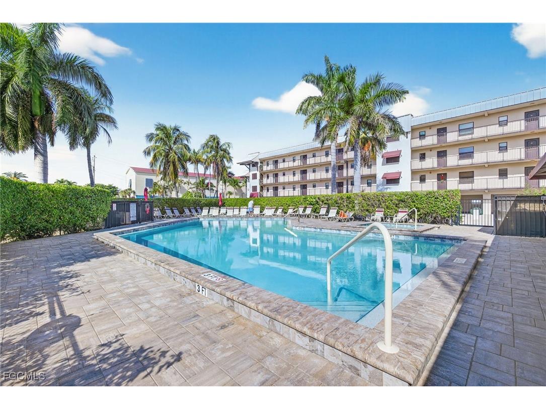 801 River Point Drive #203A Naples FL 34102 2025024343 image26