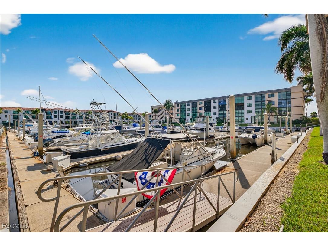 801 River Point Drive #203A Naples FL 34102 2025024343 image29