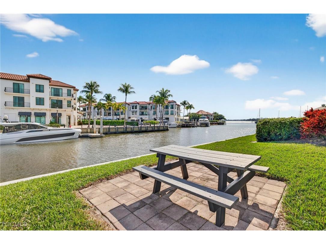 801 River Point Drive #203A Naples FL 34102 2025024343 image31