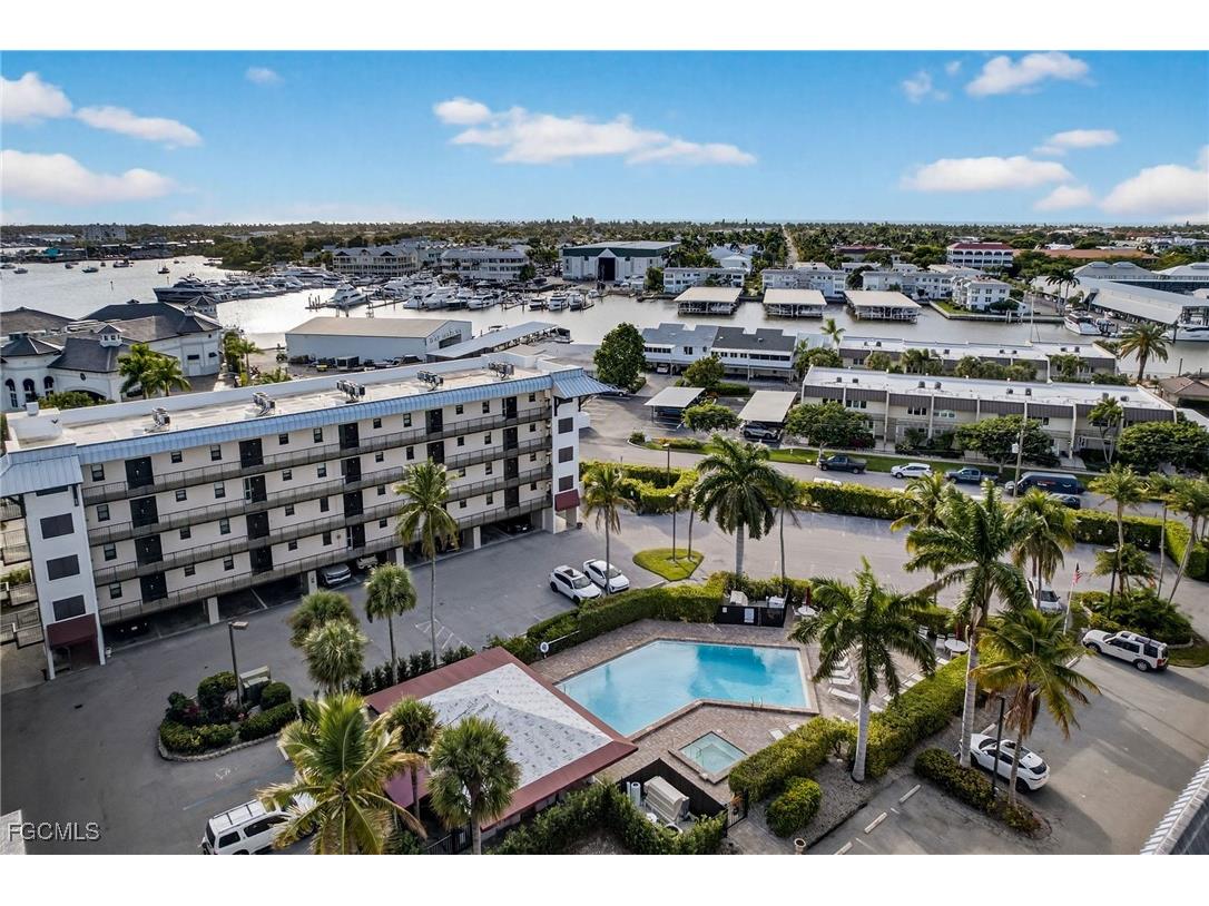 801 River Point Drive #203A Naples FL 34102 2025024343 image32