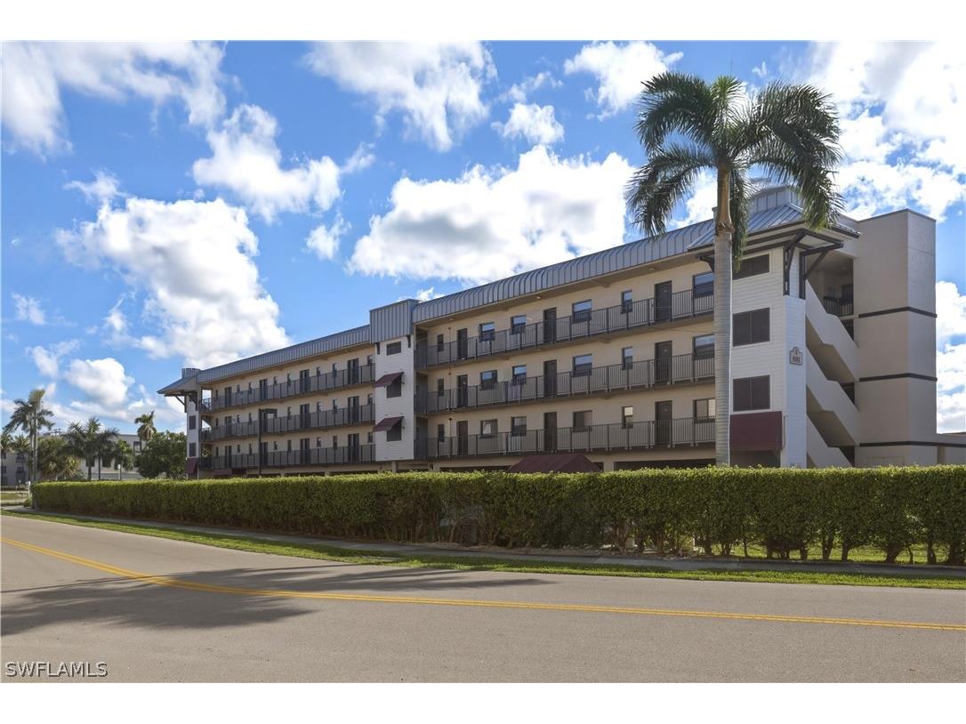 801 River Point Drive #303A Naples FL 34102 226011110 image1