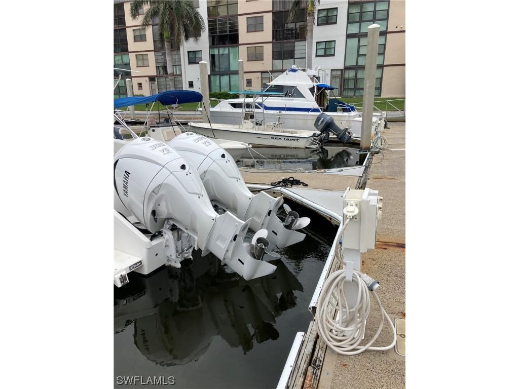 801 River Point Drive Naples FL 34102 222090498 image1