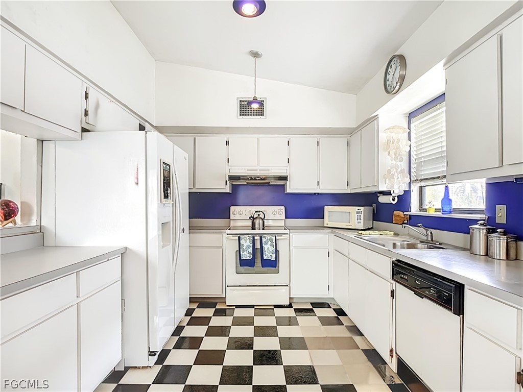 8010 Buccaneer Drive Fort Myers Beach FL 33931 2026007920 image13