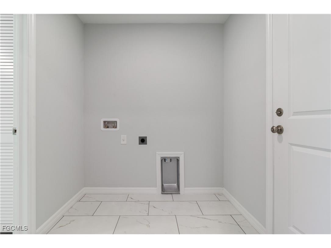 8022 Melody Circle Labelle FL 33935 2025015076 image21