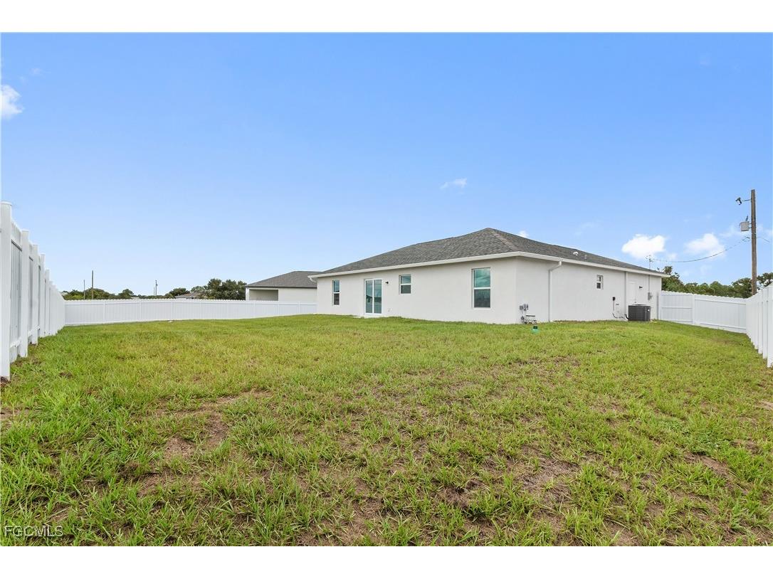 8022 Melody Circle Labelle FL 33935 2025015076 image24