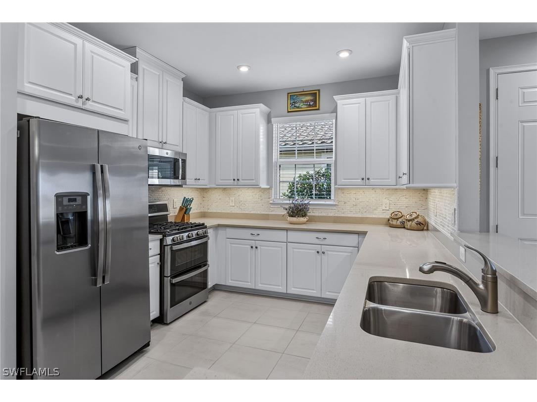 8025 Calle Canovas Court Naples FL 34114 226009697 image1