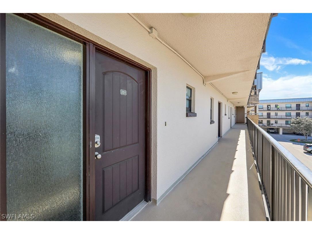 803 River Point Drive #201B Naples FL 34102 226009230 image3