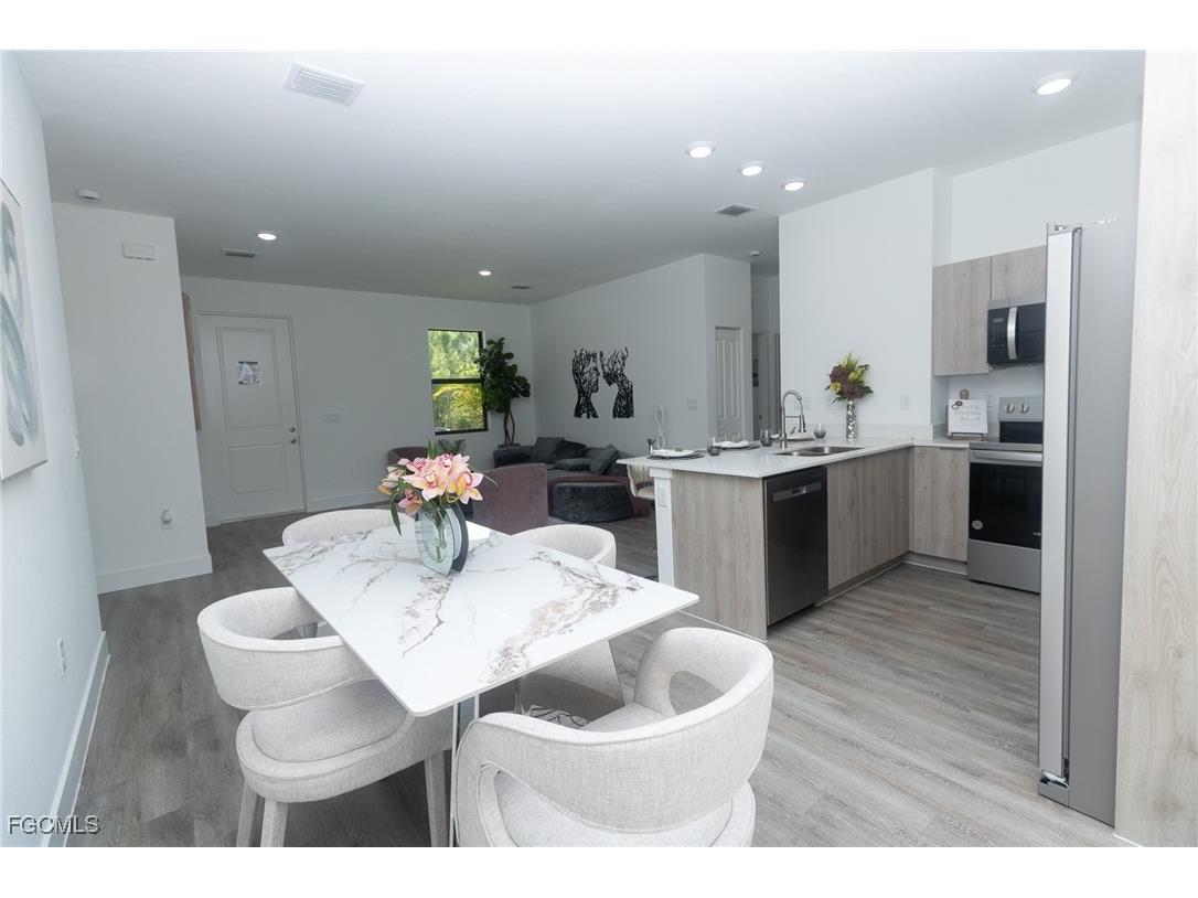 8038 Rolling Circle Labelle FL 33935 2025010340 image12