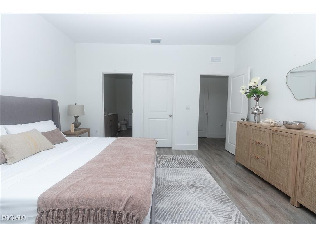 8038 Rolling Circle Labelle FL 33935 2025010340 image22