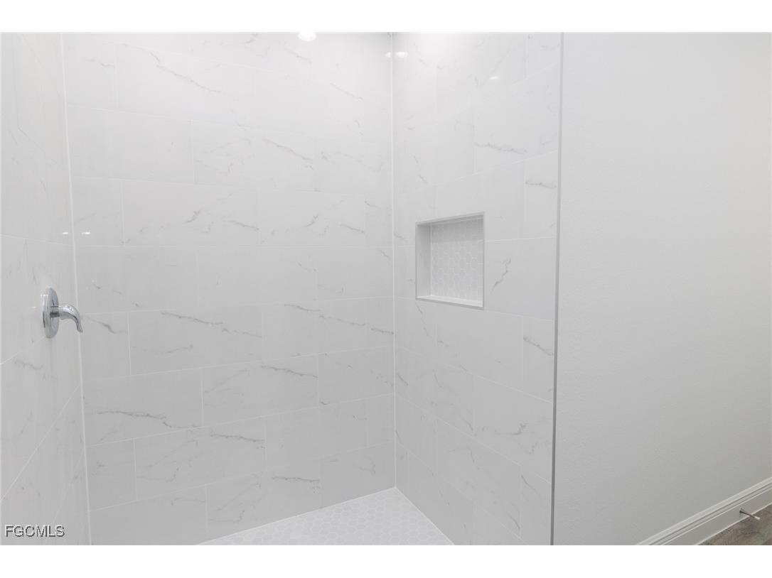 8038 Rolling Circle Labelle FL 33935 2025010340 image28