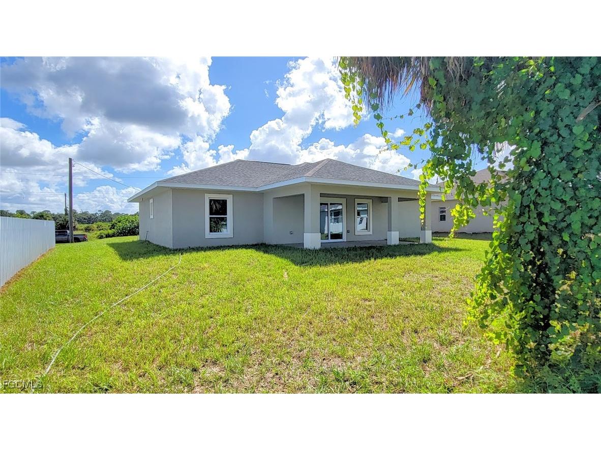 8038 Sunrise Circle Labelle FL 33935 2025014497 image2