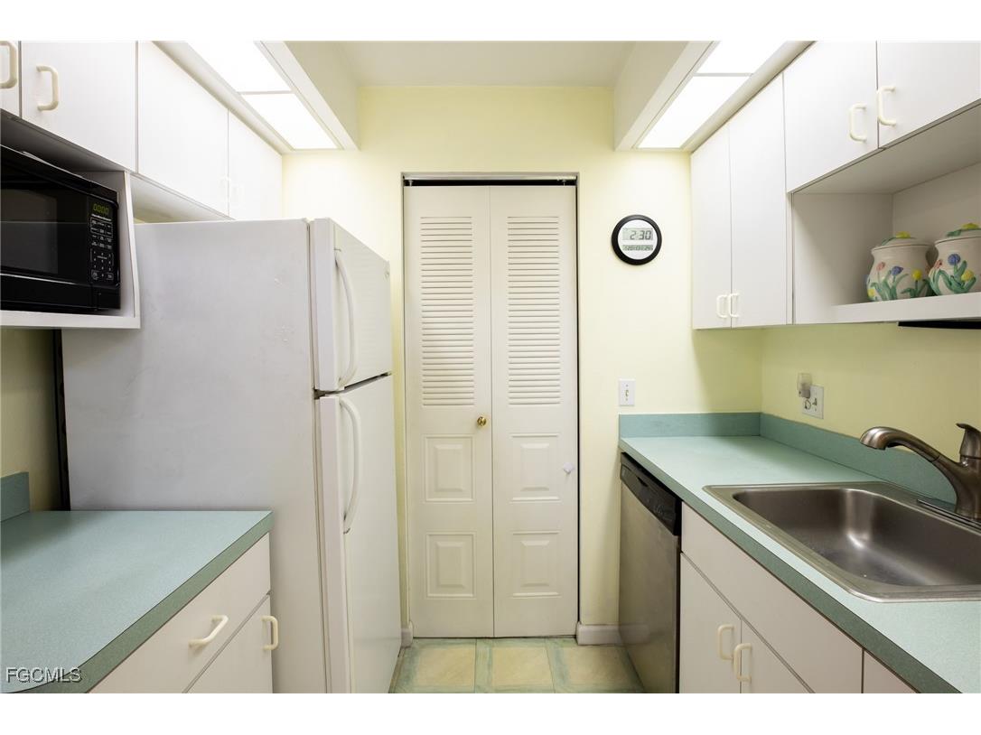 8041 S Woods Circle #14 Fort Myers FL 33919 2025000075 image5