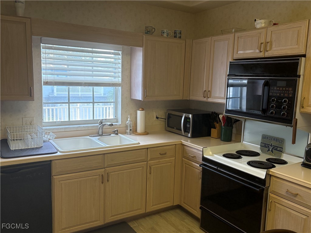 8044 Glen Abbey Circle Fort Myers FL 33912 2025014735 image7