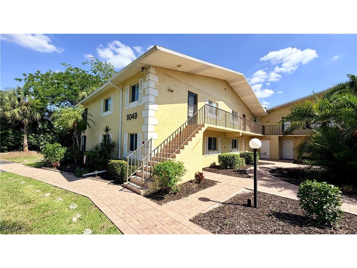 8049 Country Road #101 Fort Myers FL 33919 2025015885 image1