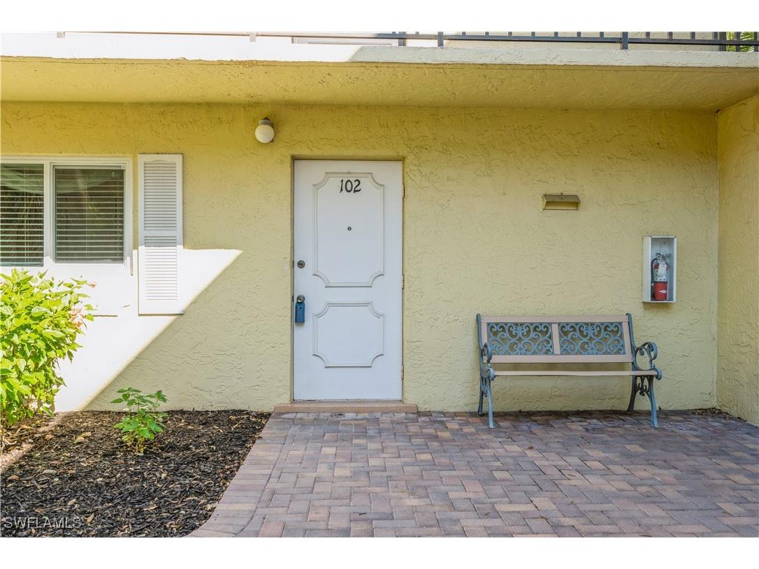 8049 Country Road #102 Fort Myers FL 33919 225009322 image1