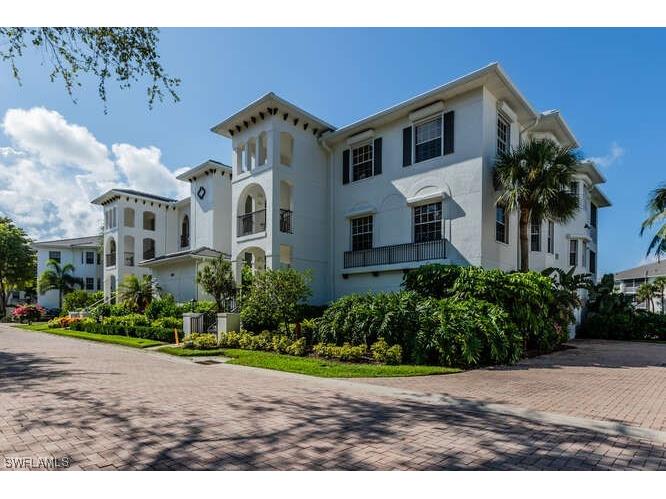 805 Bentwater Circle #104 Naples FL 34108 223044385 image1