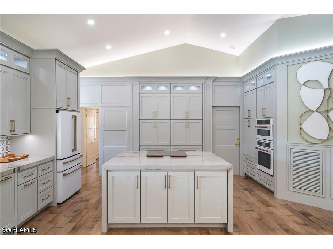 805 Lake Vista Court Naples FL 34108 226005629 image1