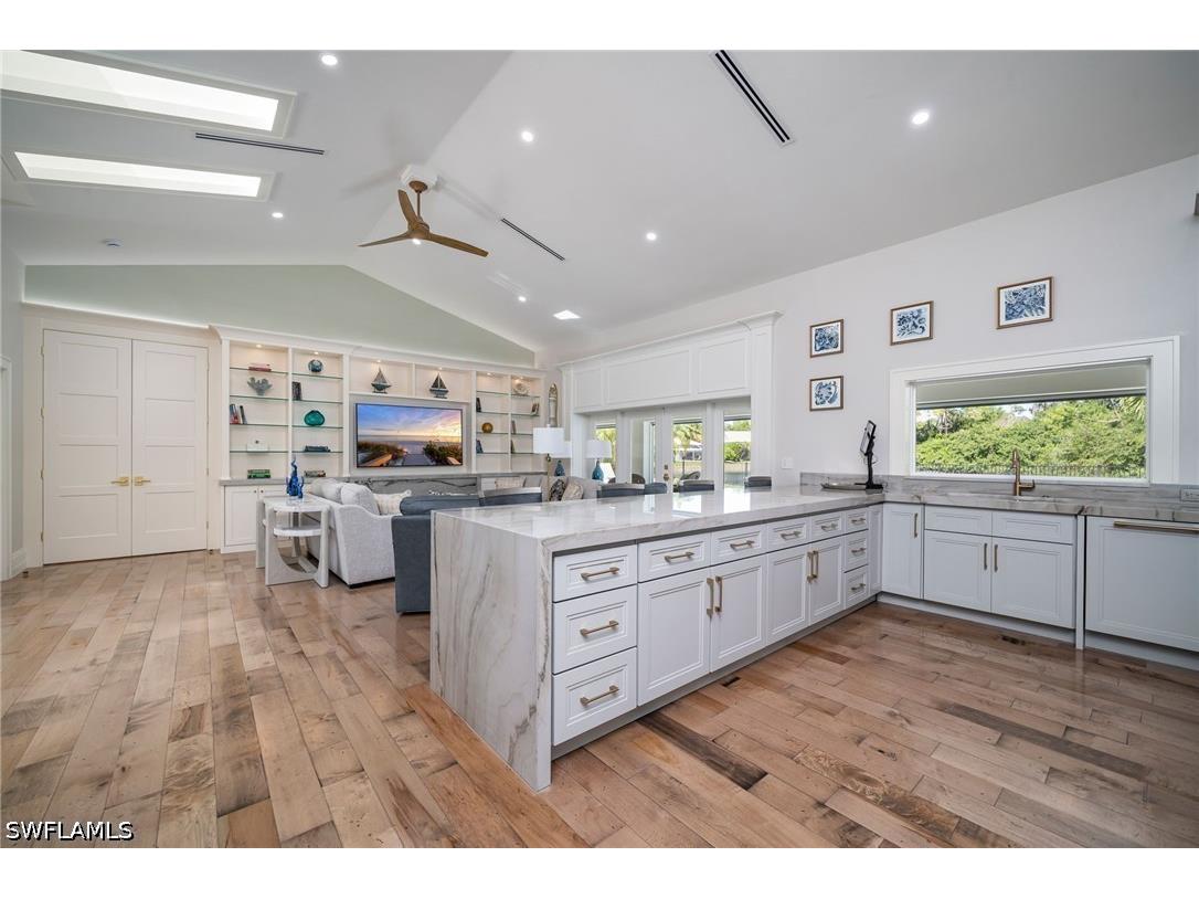 805 Lake Vista Court Naples FL 34108 226005629 image4
