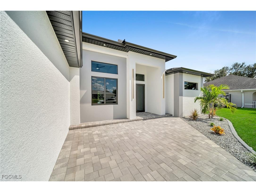 805 SW 10th Place Cape Coral FL 33991 2025015753 image4