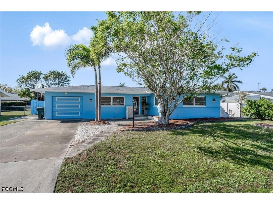 806 Entrada Drive N Fort Myers FL 33919 2026015467 image1
