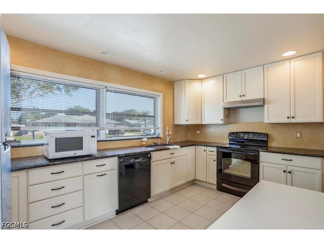 806 Entrada Drive N Fort Myers FL 33919 2026015467 image10