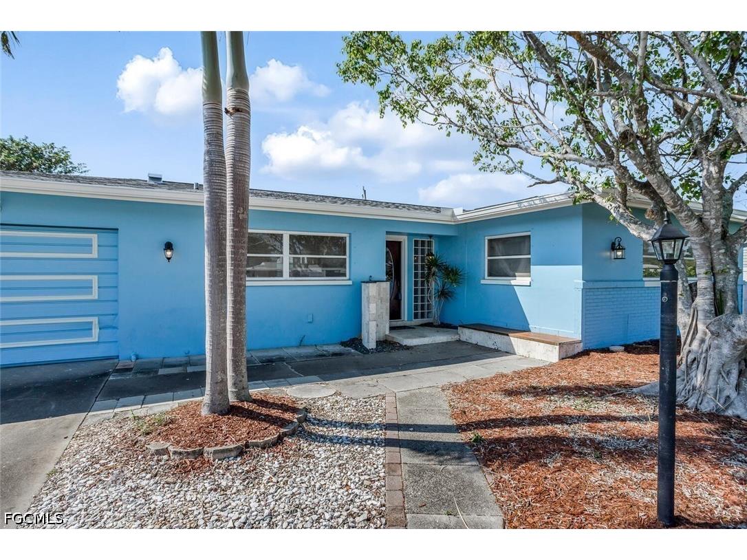806 Entrada Drive N Fort Myers FL 33919 2026015467 image2