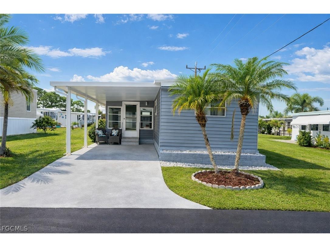 806 Homefolks St North Fort Myers FL 33917 2026008263 image1