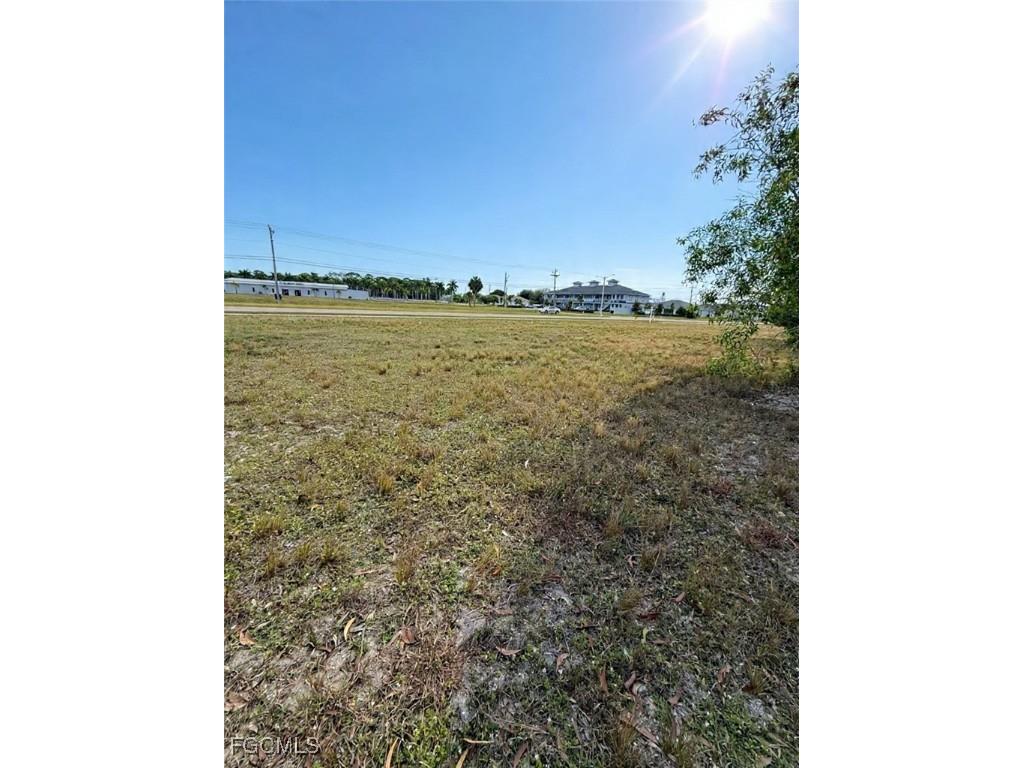 806 Skyline Boulevard Cape Coral FL 33991 2026002402 image4