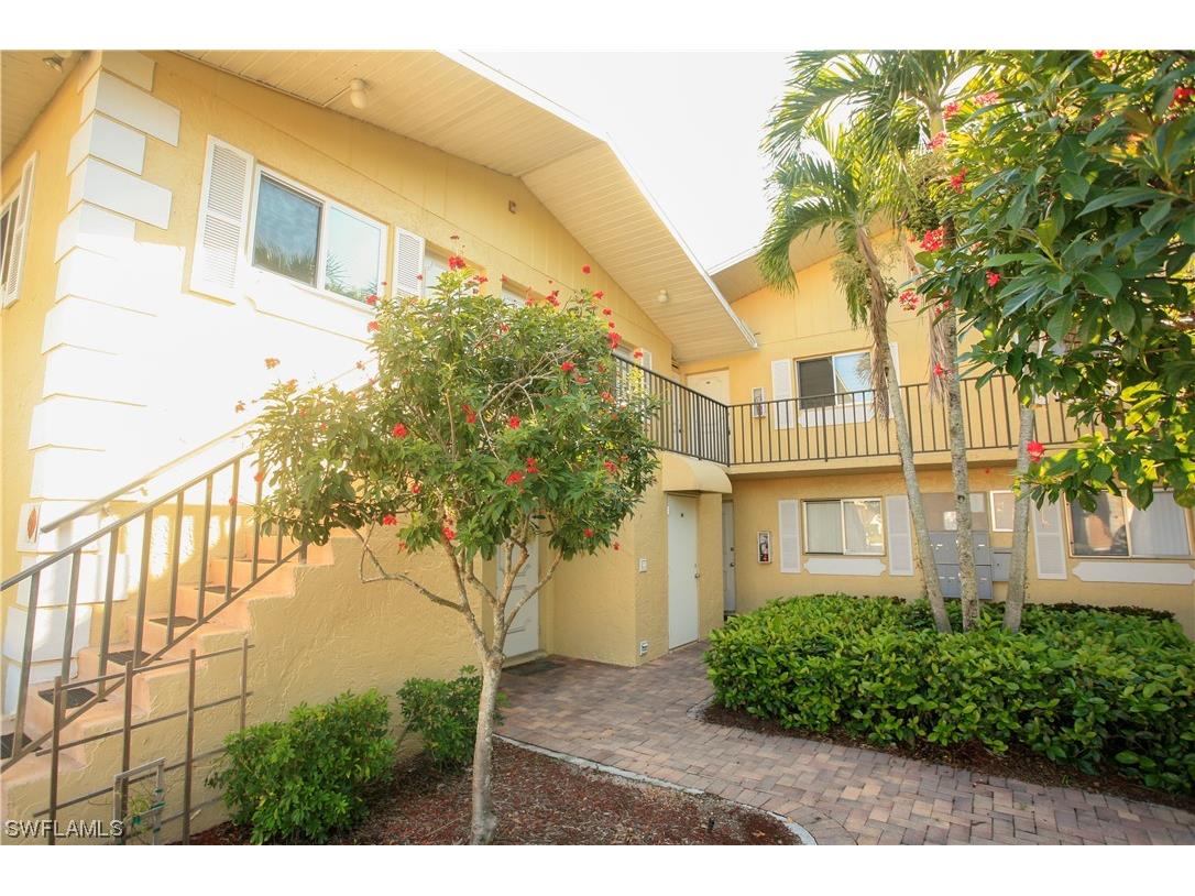 8061 Country Road #203 Fort Myers FL 33919 223048418 image1