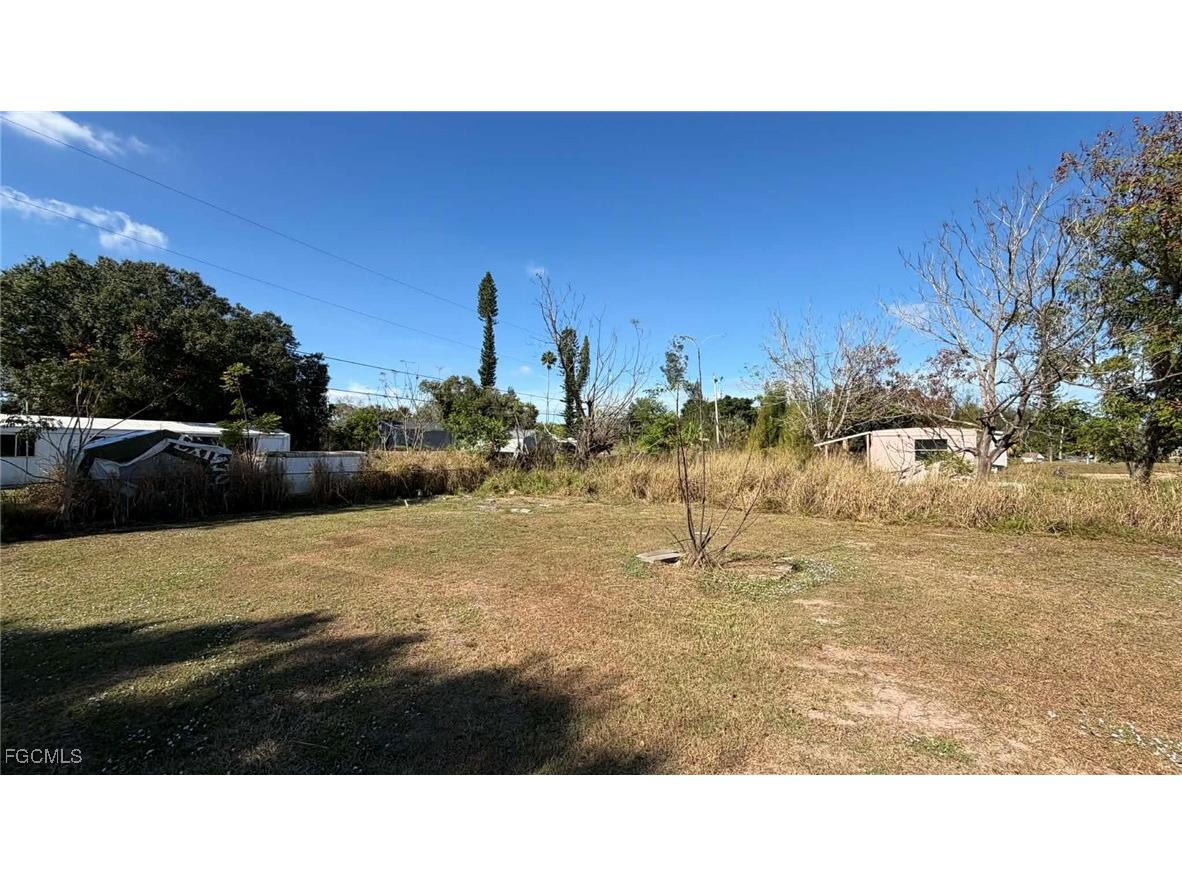8066 Tolles Drive North Fort Myers FL 33917 2025023090 image5